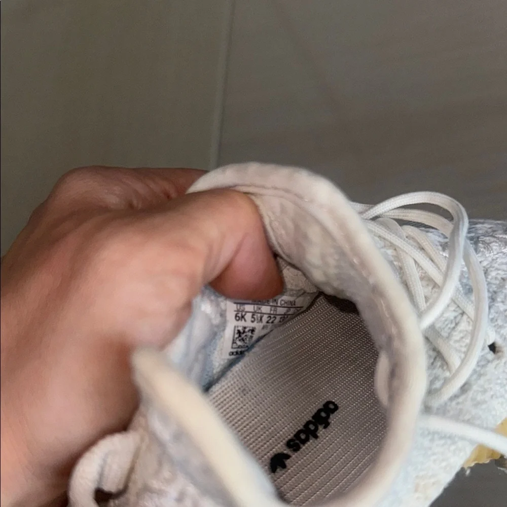 White Sneakers size 6k - Picture 10 of 10